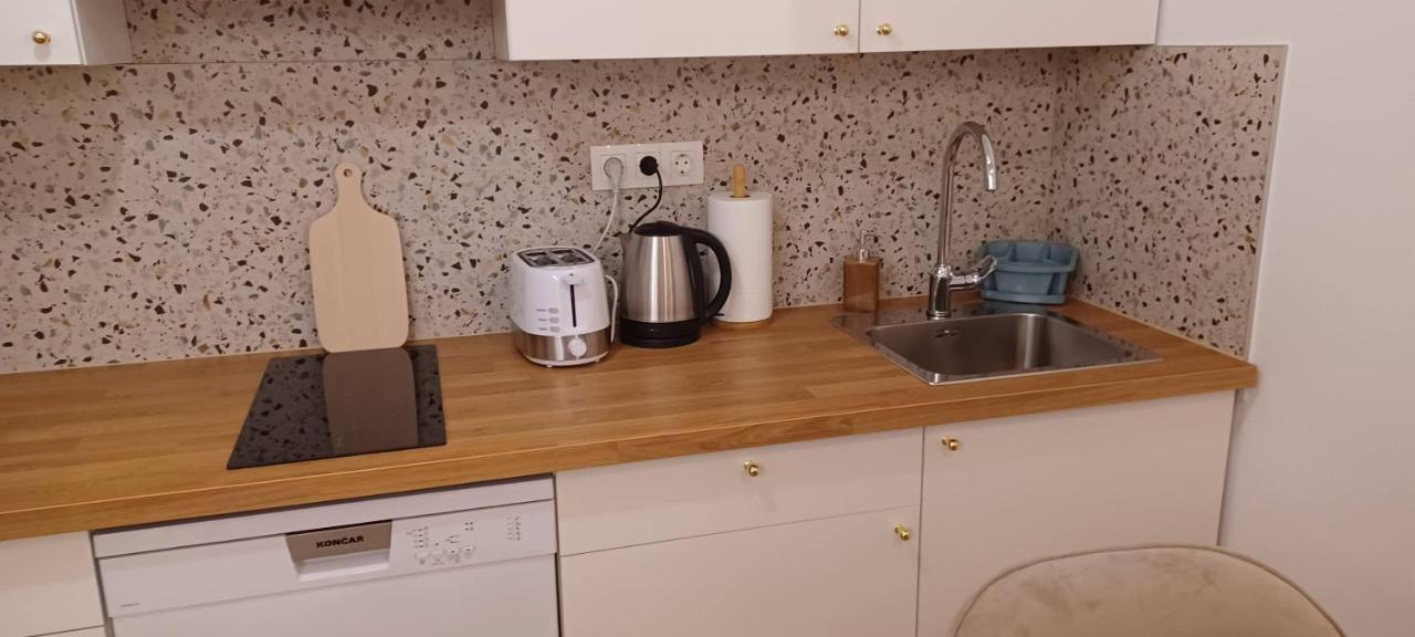 Studio Apartman Four Pearls Карловаць Екстер'єр фото