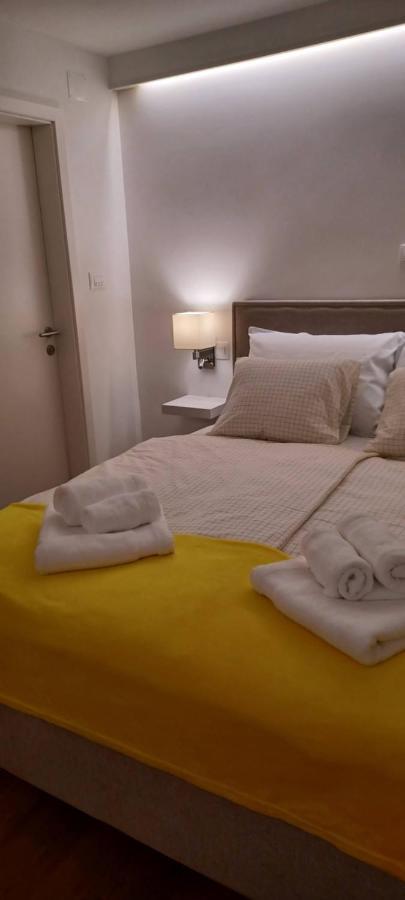 Studio Apartman Four Pearls Карловаць Екстер'єр фото