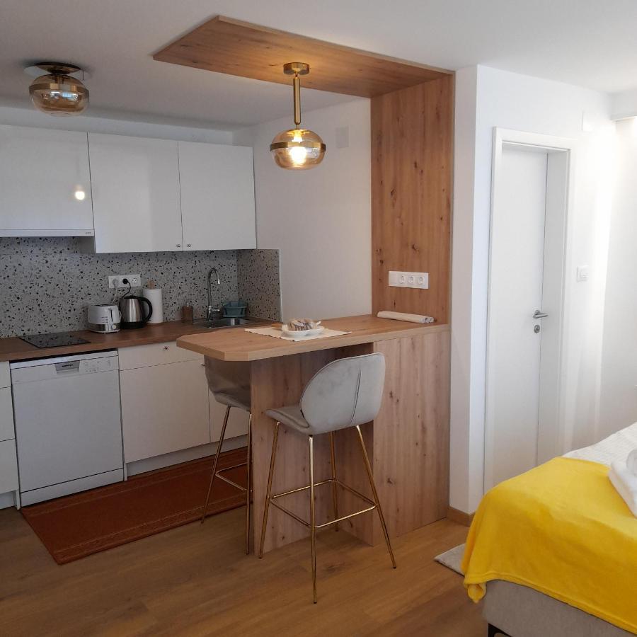 Studio Apartman Four Pearls Карловаць Екстер'єр фото