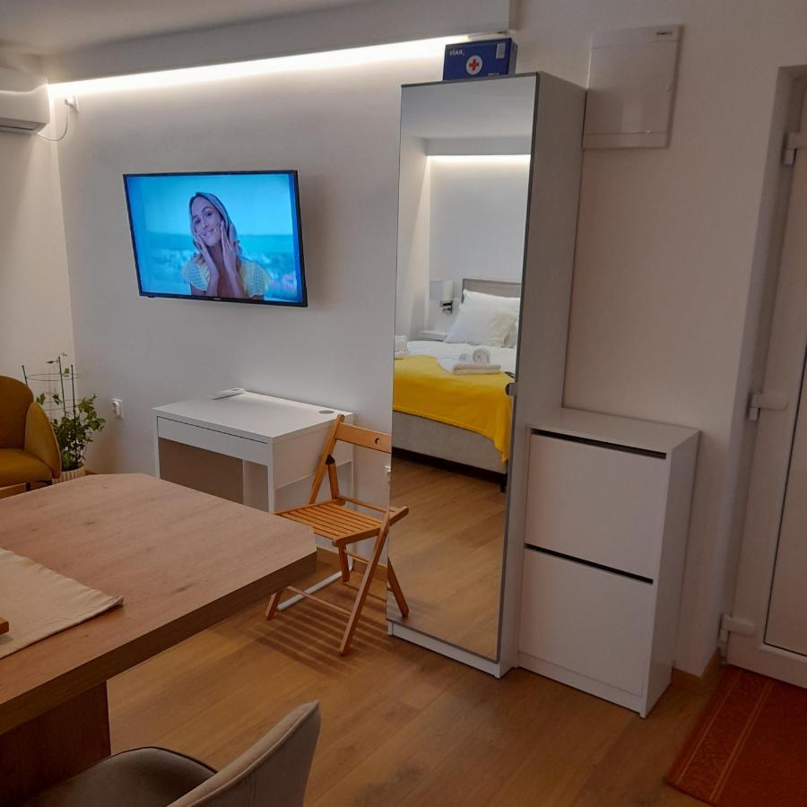 Studio Apartman Four Pearls Карловаць Екстер'єр фото